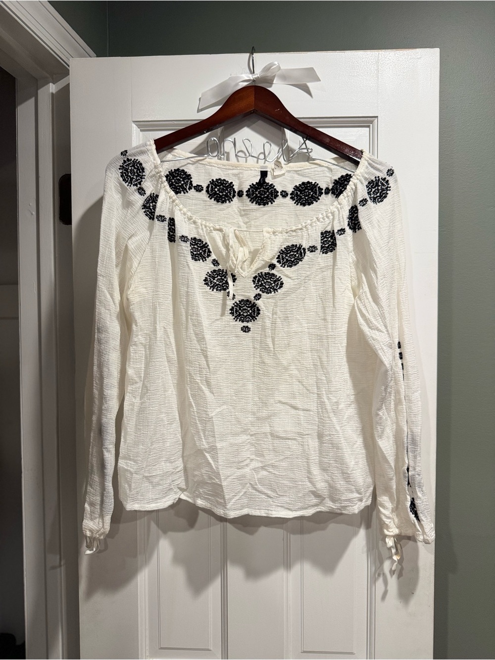 J. crew 100% cotton Women's Cream Embroidered Peasant Top MEDIUM